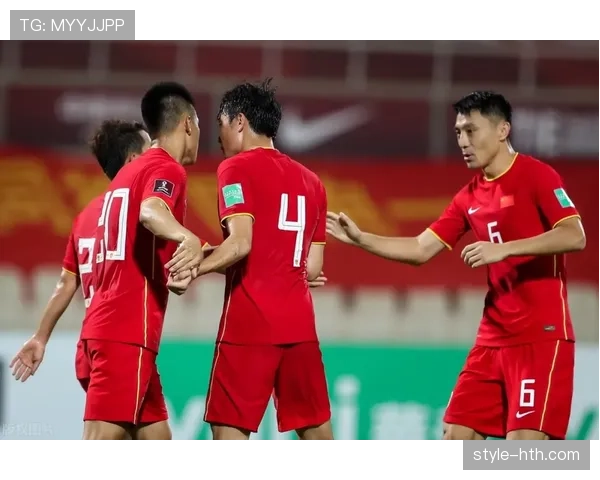 黄潜中前场传切配合精妙，两翼渗透战术成取胜关键