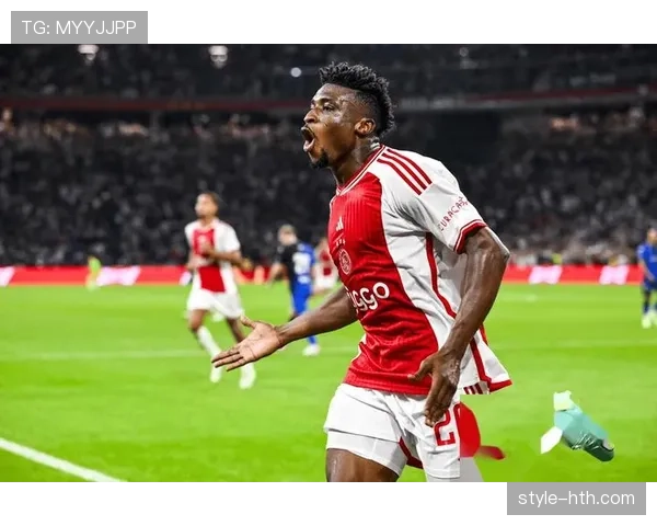 阿贾克斯防守端表现抢眼，新赛季战术调整成效显著