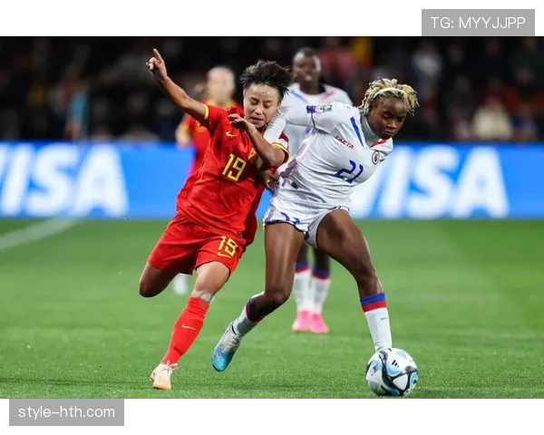 蹬踏动作如何判定？裁判依据哪些细节决定是否红牌？